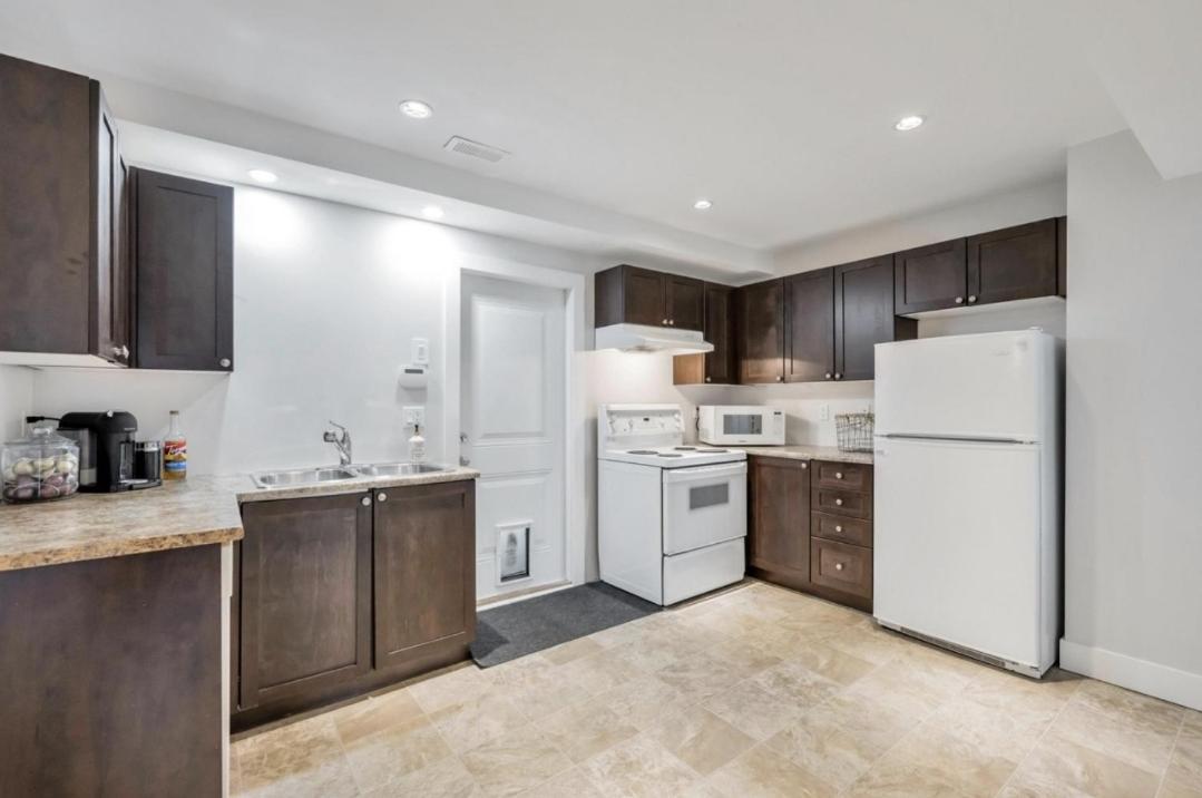 Private 1 Bedroom In Brookswood Langley Ngoại thất bức ảnh