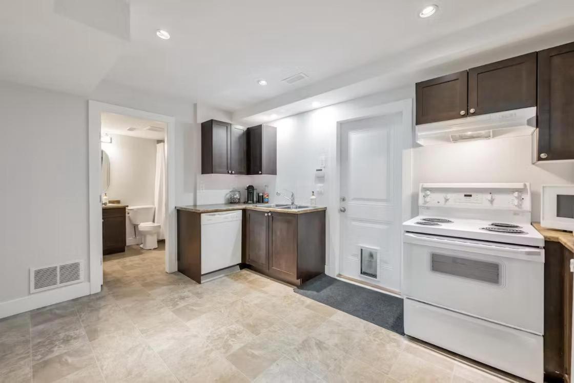Private 1 Bedroom In Brookswood Langley Ngoại thất bức ảnh